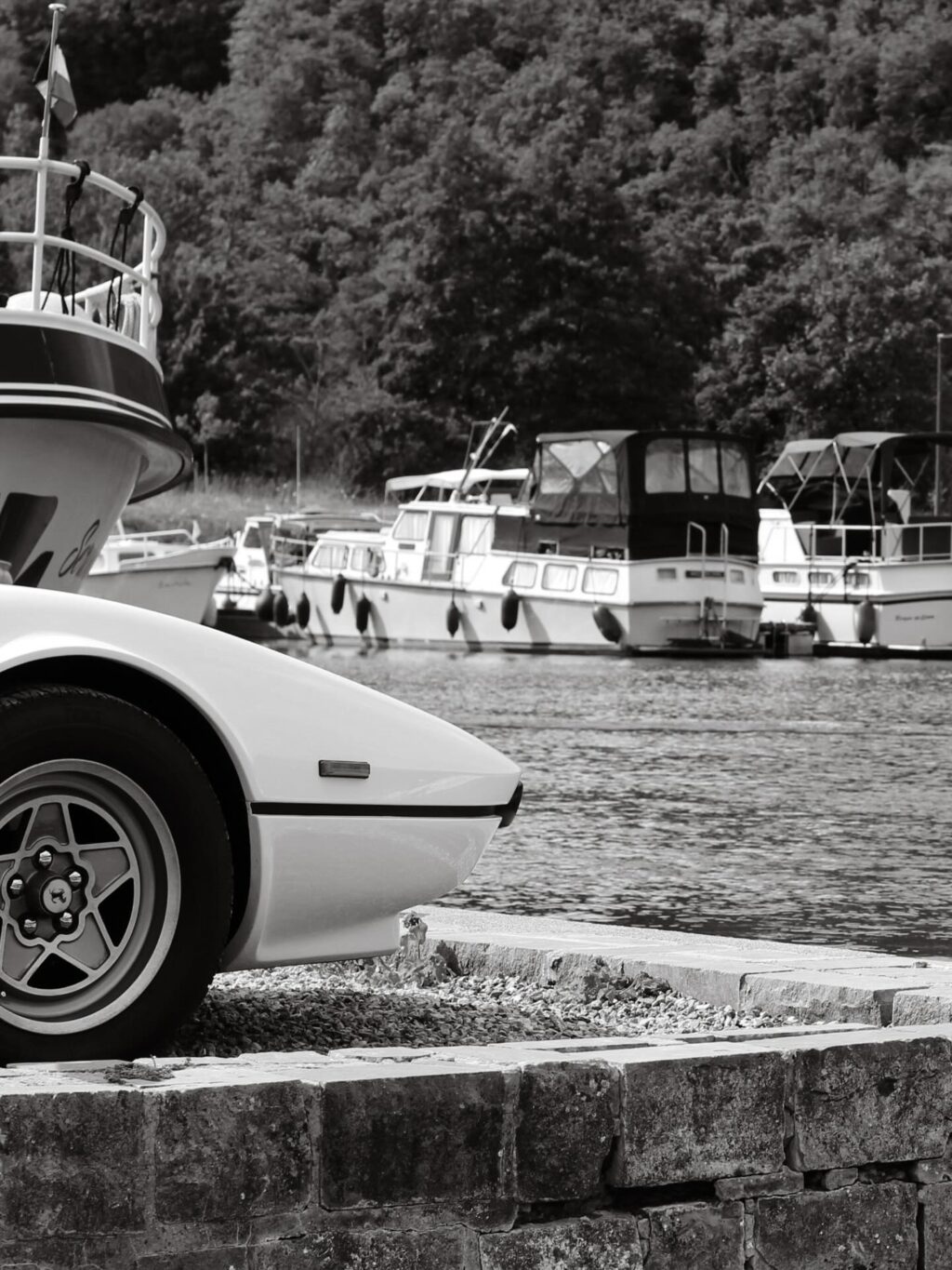 Instagram post from poncelet_boats_official. This post is in position 0.