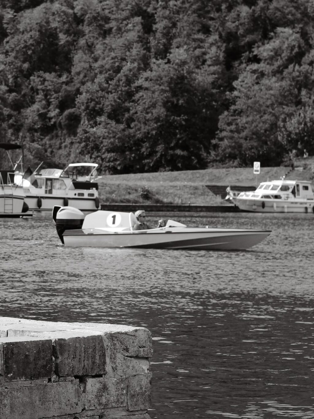 Instagram post from poncelet_boats_official. This post is in position 1.